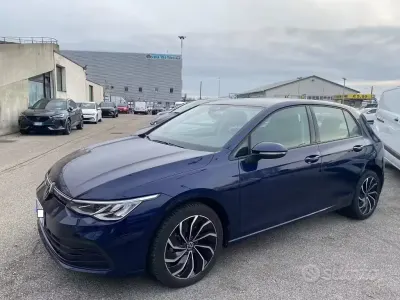 Usata VW Golf VIII Life 110 CV (80 kW) 2023 Blu Berlina