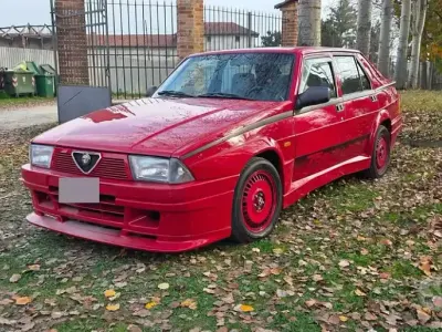 Usata Alfa Romeo 75 155 CV (114 kW) 1987 Rosso Berlina