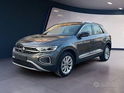 Usata VW T-Roc Style 116 CV (85 kW) 2025 Grigio SUV