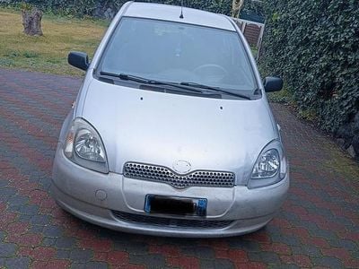 Usata 2002 Toyota Yaris Utilitaria | 1800 € (Buon prezzo)