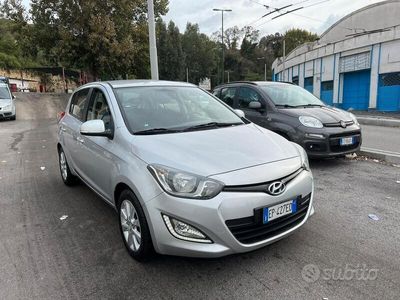 usata Hyundai i20 1.1 CRDI 5 PORTE ANNO2013 12 MESI GARA