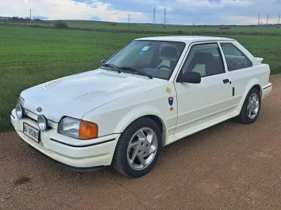 Usata Ford Escort RS 129 CV (94 kW) 1987 Bianco Berlina