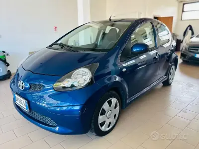 Usata Toyota Aygo 68 CV (50 kW) 2008 Blu Utilitaria