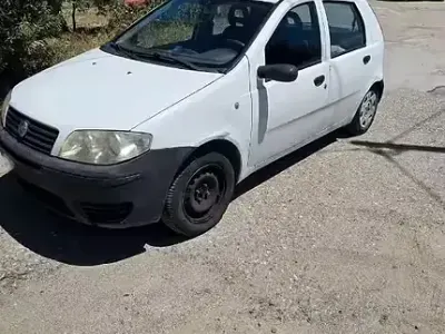 Usata Fiat Punto 80 CV (58 kW) 2004 Utilitaria