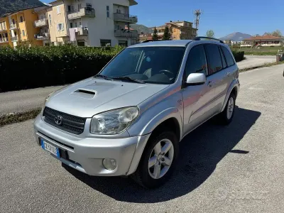 Usata Toyota RAV4 116 CV (85 kW) 2004 Grigio SUV