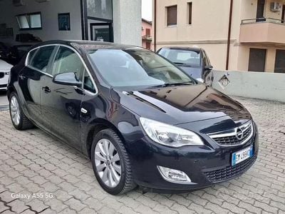 Usata Opel Astra Cosmo 140 CV (102 kW) 2012 Nero Berlina