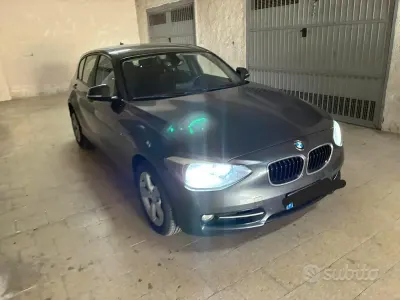 Usata BMW 118 Sport Line 150 CV (110 kW) 2015 Grigio Utilitaria