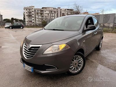 Usata Lancia Ypsilon 95 CV (69 kW) 2015 Grigio Utilitaria