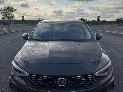 Usata Fiat Tipo 120 CV (88 kW) 2016 Marrone Berlina