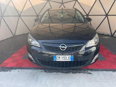 Usata Opel Astra 110 CV (80 kW) 2012 Nero Station wagon