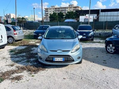 Usata Ford Fiesta 70 CV (51 kW) 2010 Blu Berlina