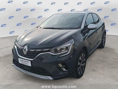 Usata Renault Captur Techno 145 CV (106 kW) 2023 Grigio SUV