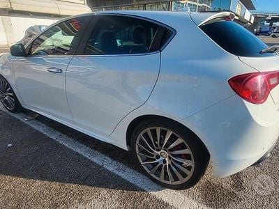 Usata Alfa Romeo Giulietta Exclusive 140 CV (102 kW) 2012 Bianco Utilitaria