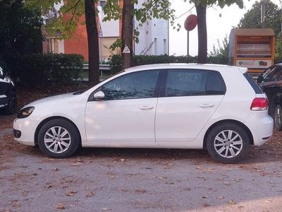 Usata VW Golf VI 102 CV (75 kW) 2011 Bianco Utilitaria