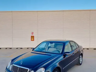 Usata Mercedes E320 224 CV (164 kW) 2002 Bluazzurro Berlina
