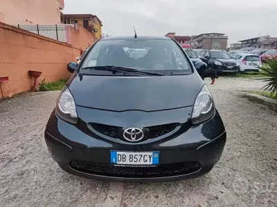 Gebraucht Toyota Aygo 68 PS (50 kW) 2007 Grau Kleinwagen