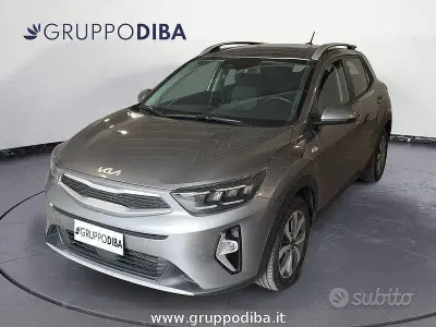 Używany Kia Stonic Style 84 KM (61 kW) 2024 Szary SUV