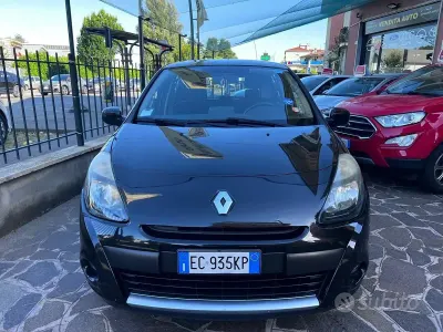 Usata Renault Clio II Luxe 75 CV (55 kW) 2010 Nero Berlina