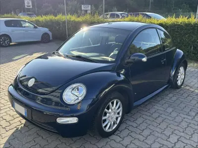Usata VW New Beetle 101 CV (74 kW) 2005 Blu/azzurro Utilitaria