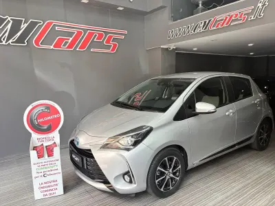 Usata Toyota Yaris Hybrid Active 101 CV (74 kW) 2018 Argento Berlina