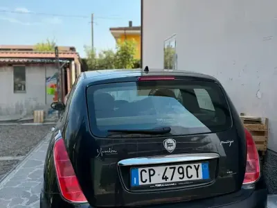 Usata Lancia Ypsilon 69 CV (50 kW) 2004 Nero Utilitaria