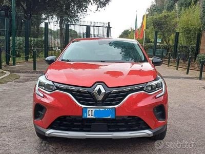 Usata Renault Captur Zen 101 CV (74 kW) 2021 Rosso SUV