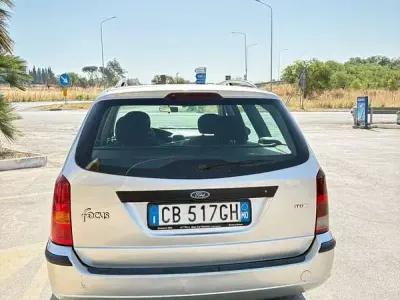 Usata Ford Focus Ambiente 90 CV (66 kW) 1999 Station wagon