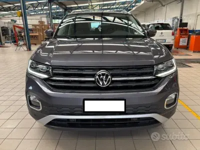 Usado VW T-Cross Advance 110 CV (80 kW) 2022 Gris SUV