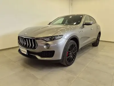 Usata Maserati Levante 350 CV (257 kW) 2019 Grigio SUV