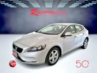 Usata Volvo V40 Business Edition 120 CV (88 kW) 2019 Argento Berlina