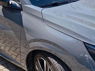 Usata Peugeot 208 Allure 101 CV (74 kW) 2025 Grigio Utilitaria