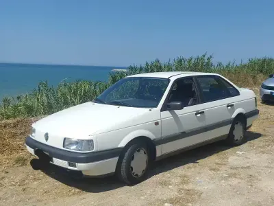 Usata VW Passat 90 CV (66 kW) 1988 Bianco Berlina