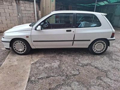 Käytetty Renault Clio 137 HP (100 kW) 1991 Valkoinen Viistoperä