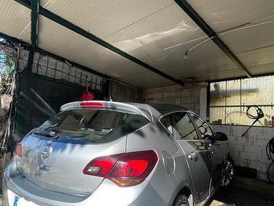 Grigio Usata 2013 Opel Astra Berlina | 3500 € (Buon prezzo)