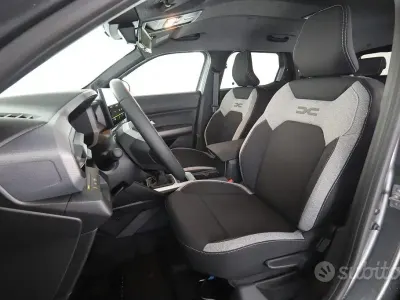 Usata Dacia Duster Journey 140 CV (102 kW) 2026 Grigio Berlina