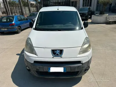 Usata Peugeot Partner 90 CV (66 kW) 2011 Bianco Monovolume