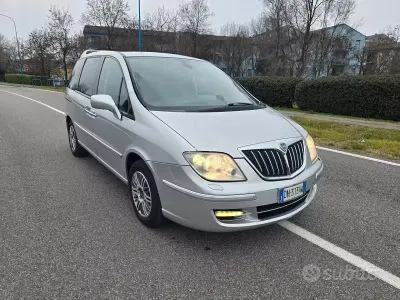 Usata Lancia Phedra 170 CV (125 kW) 2009 Grigio Monovolume