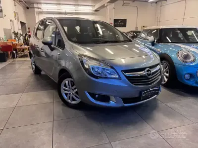 Usado Opel Meriva Design Edition 120 CV (88 kW) 2014 Gris Monovolumen