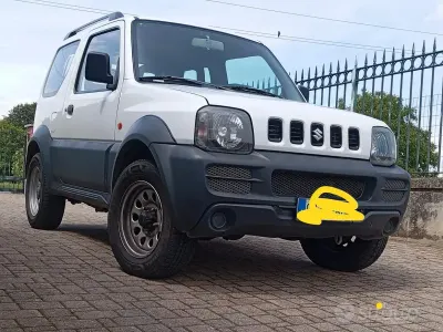 Usata Suzuki Jimny 85 CV (62 kW) 2011 Bianco SUV