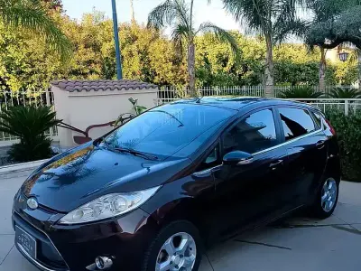 Begagnad Ford Fiesta 68 HK (50 kW) 2010 Röd Sedan