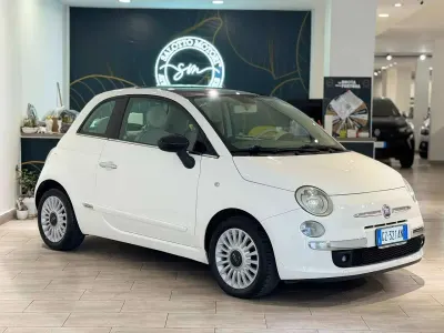 Usata Fiat 500 Lounge 69 CV (50 kW) 2010 White snow Utilitaria