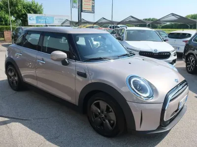 Usata Mini ONE Classic 102 CV (75 kW) 2022 Grigio metallizzato Utilitaria
