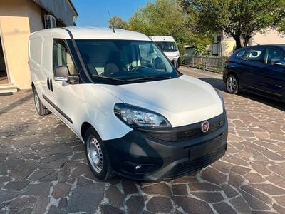 Begagnad Fiat Doblò 105 HK (77 kW) 2021 Vit Minibuss