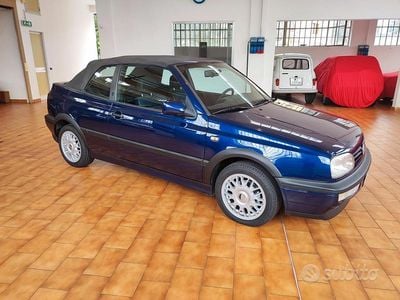 Usata VW Golf Cabriolet 100 CV (73 kW) 1998 Blu Cabrio