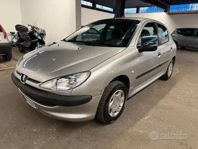 Usata Peugeot 206 60 CV (44 kW) 2000 Grigio Berlina