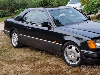 Usata Mercedes E300 220 CV (161 kW) 1990 Nero Coupé