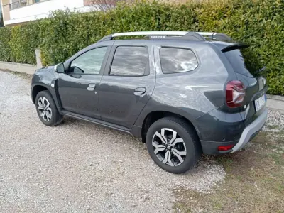 Usata Dacia Duster Prestige 101 CV (74 kW) 2022 Grigio SUV