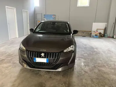 Usata Peugeot 208 Allure 101 CV (74 kW) 2020 Grigio Utilitaria
