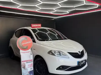 Usata Lancia Ypsilon Gold 69 CV (50 kW) 2016 Bianco Utilitaria