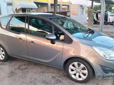 Usata Opel Meriva 101 CV (74 kW) 2013 Grigio Monovolume